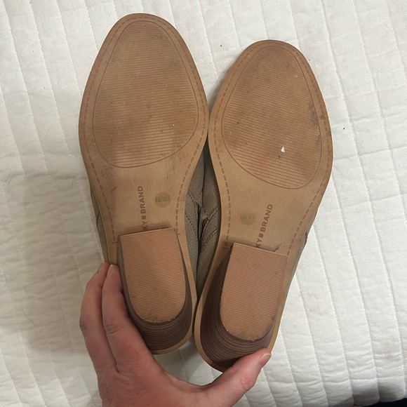 Lucky Brand Womens 8 Vennia Tan Leather Ankle Booties Slip On Block Heels Boho - Picture 3 of 5